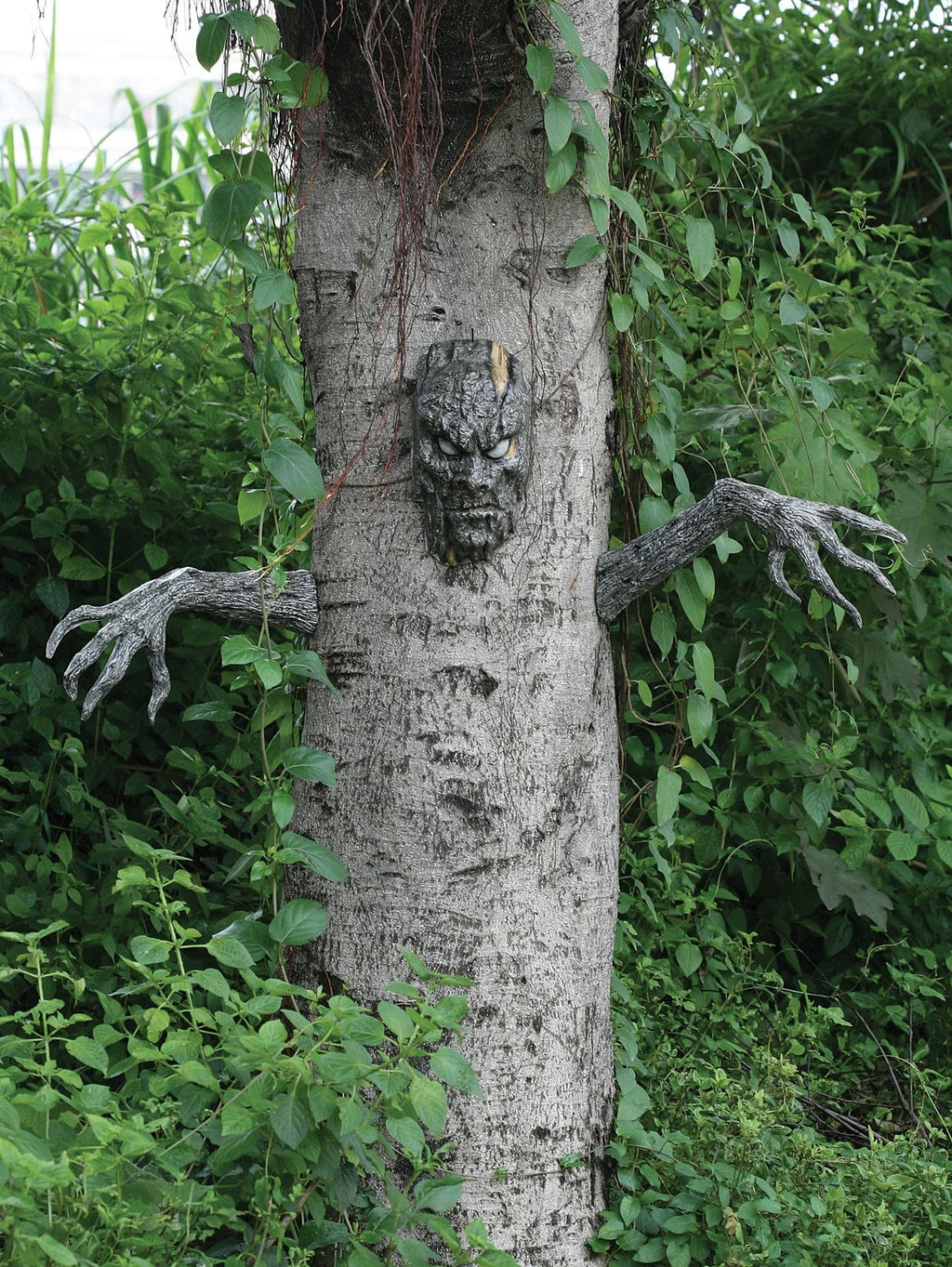 Spooky Living Tree Halloween Decoration - 11 in X 17 In